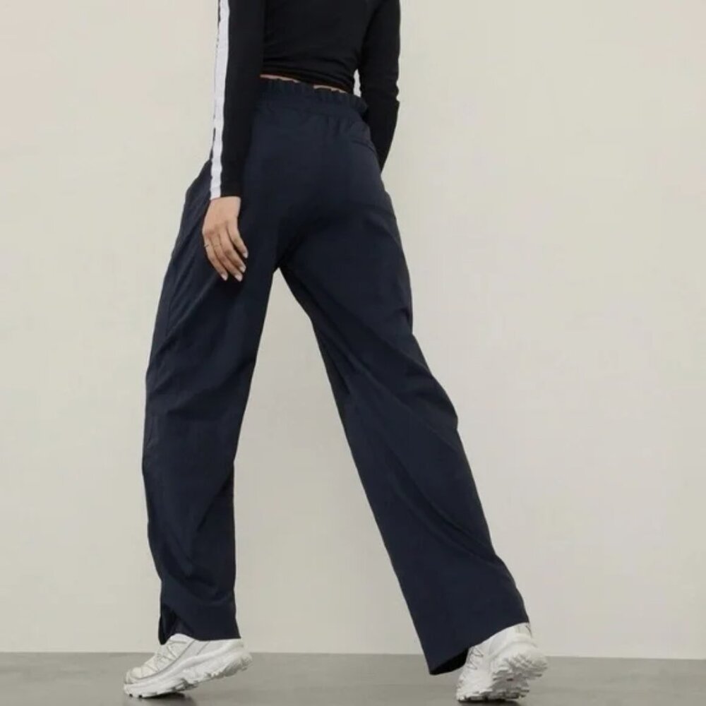 Athleta Trekkie High Rise Parachute Pant in Navy Size 12 - Picture 2 of 8